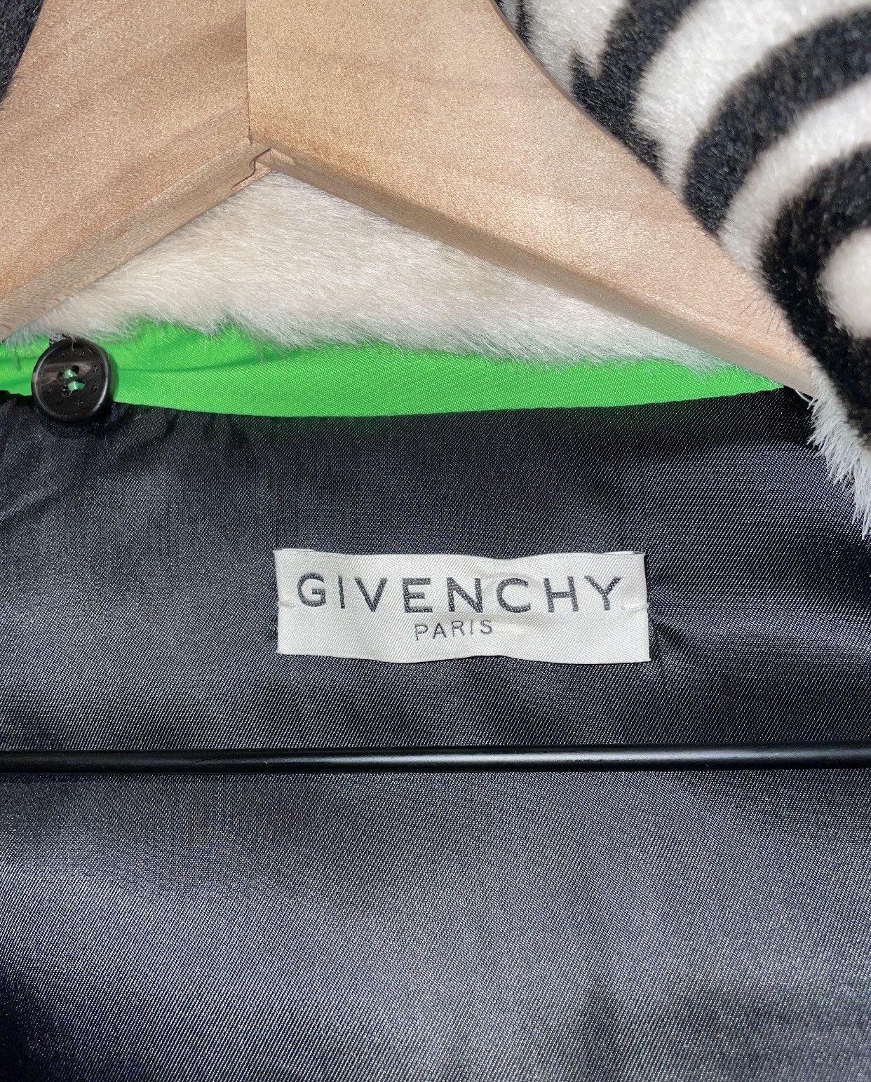 Givenchy Givenchy logo jacket rrp$2400 Size US M / EU 48-50 / 2 - 15 Thumbnail