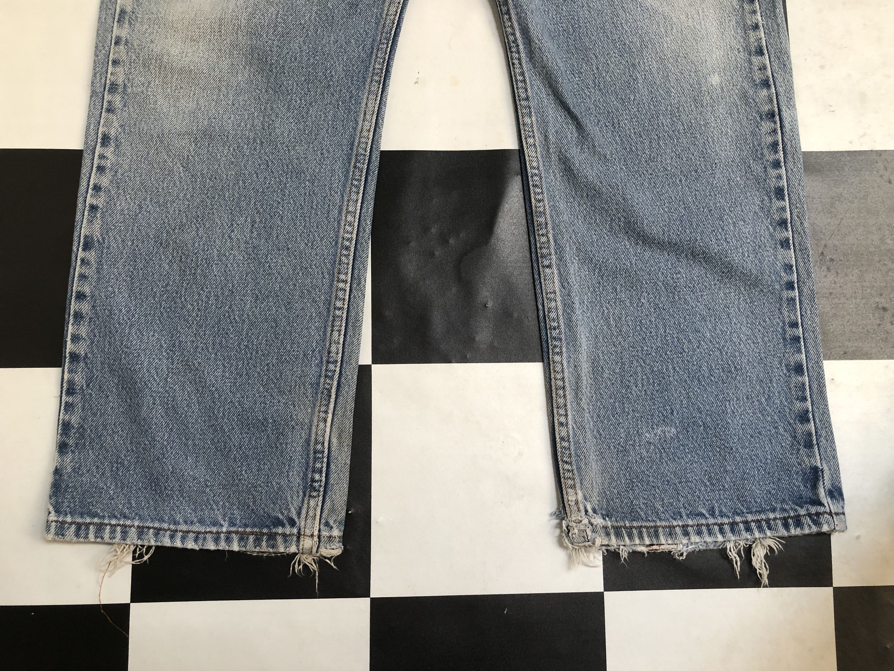 Levi's × Vintage Vintage Levi's 505 Faded Denim Jeans L396 Size US 36 / EU 52 - 4 Thumbnail