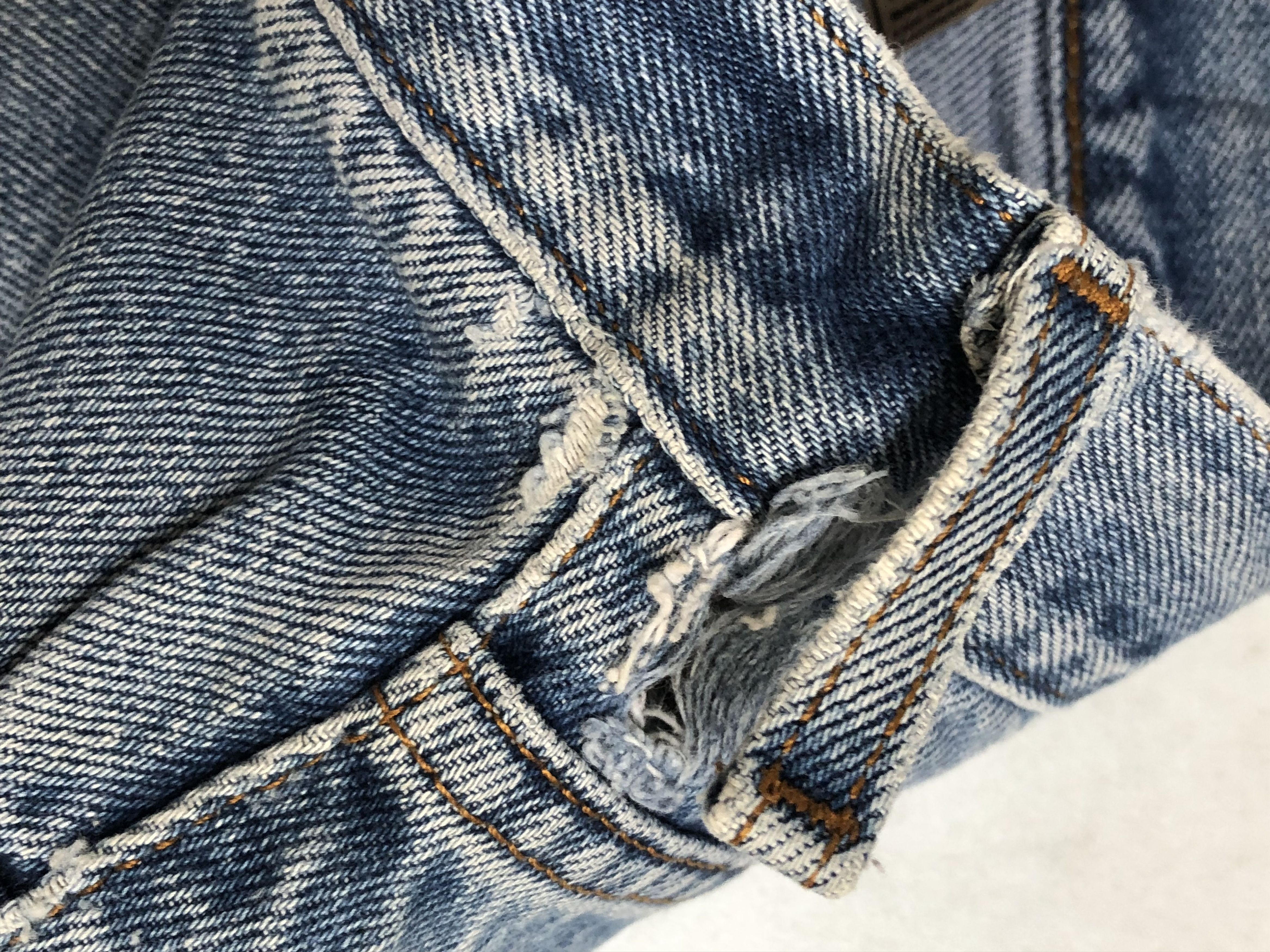 Levi's × Vintage Vintage Levi's 505 Faded Denim Jeans L396 Size US 36 / EU 52 - 12 Thumbnail