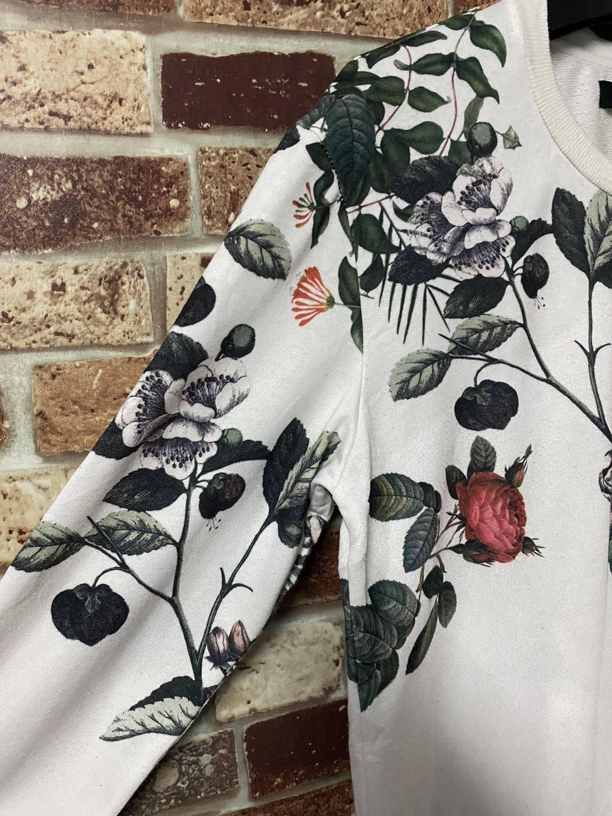 Zara ZARA MAN FLORAL PRINTED DESIGN SWEATER Size US M / EU 48-50 / 2 - 4 Thumbnail