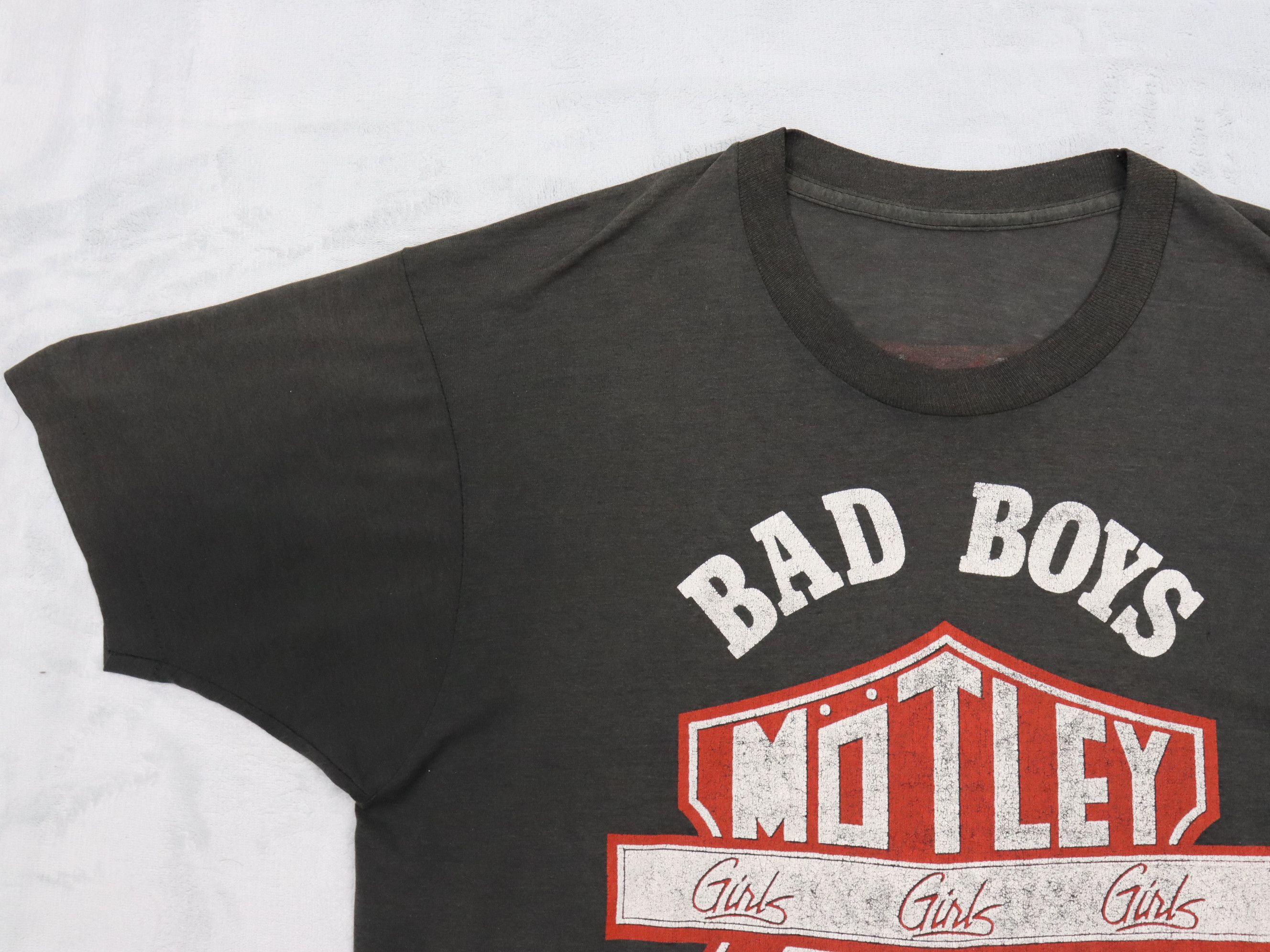 Band Tees Vtg. 80's 1987 Motley Crue Bad Boys Girls Paper Thin Shirt Size US M / EU 48-50 / 2 - 3 Thumbnail