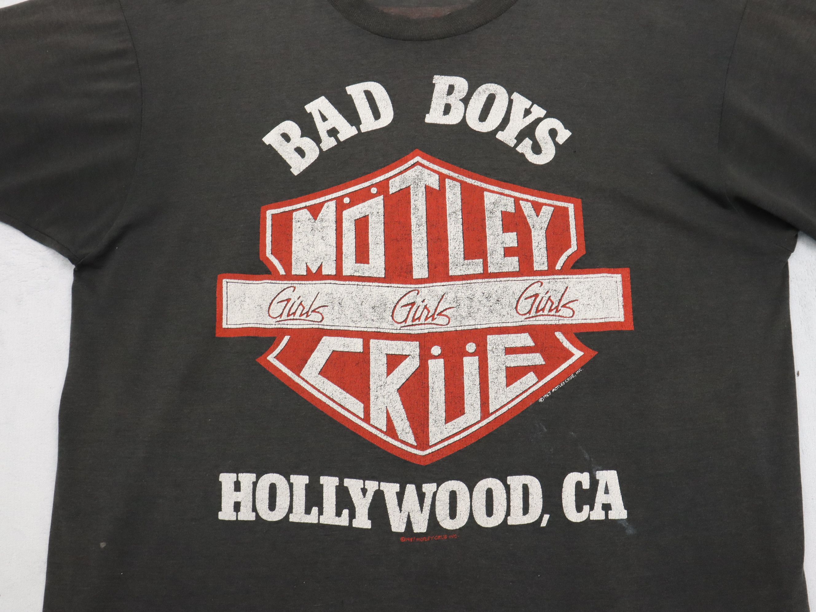 Band Tees Vtg. 80's 1987 Motley Crue Bad Boys Girls Paper Thin Shirt Size US M / EU 48-50 / 2 - 6 Thumbnail