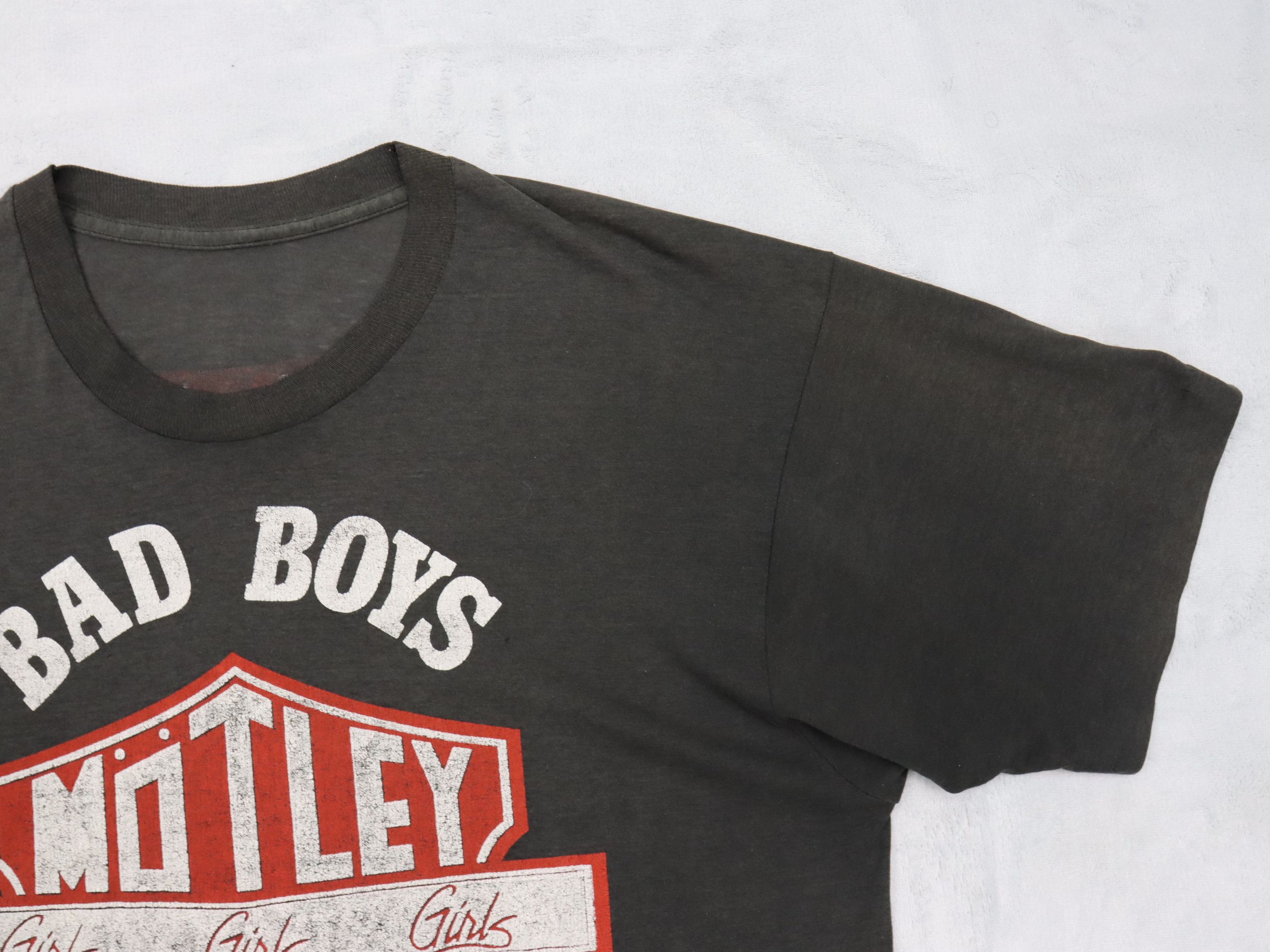 Band Tees Vtg. 80's 1987 Motley Crue Bad Boys Girls Paper Thin Shirt Size US M / EU 48-50 / 2 - 4 Thumbnail