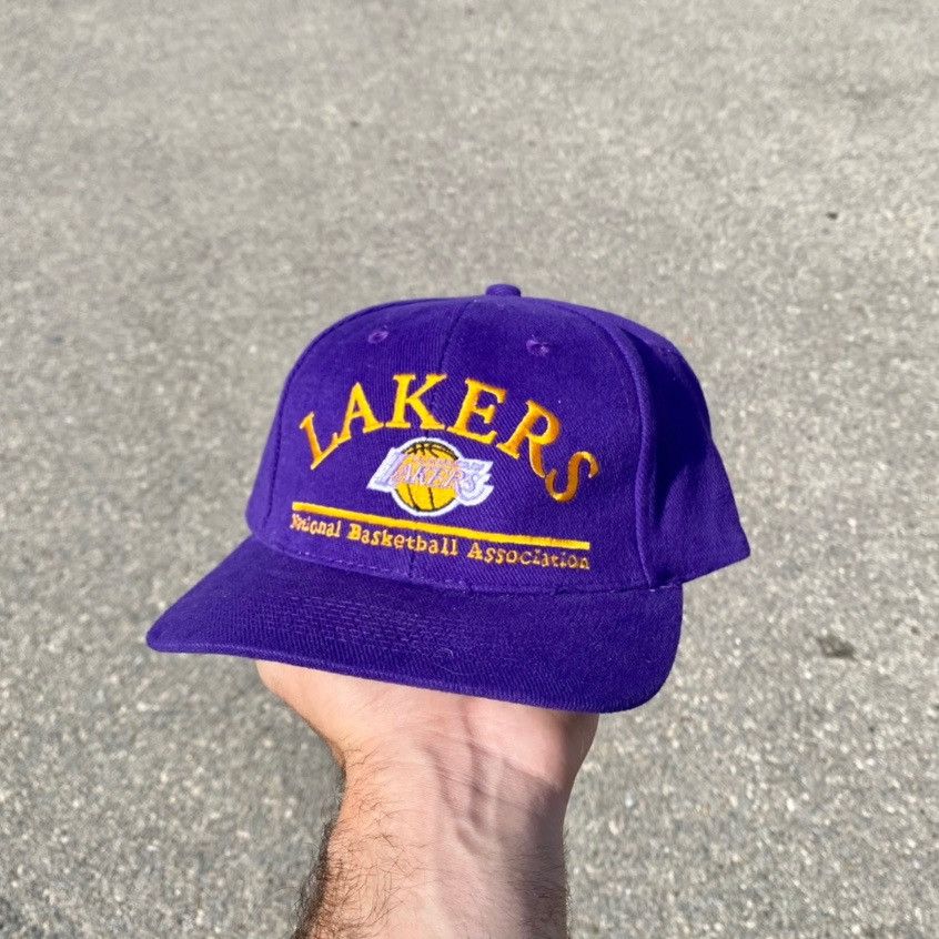 NBA × Vintage Vintage Los Angeles Lakers Spell Out Script Hat Size ONE SIZE - 1 Thumbnail