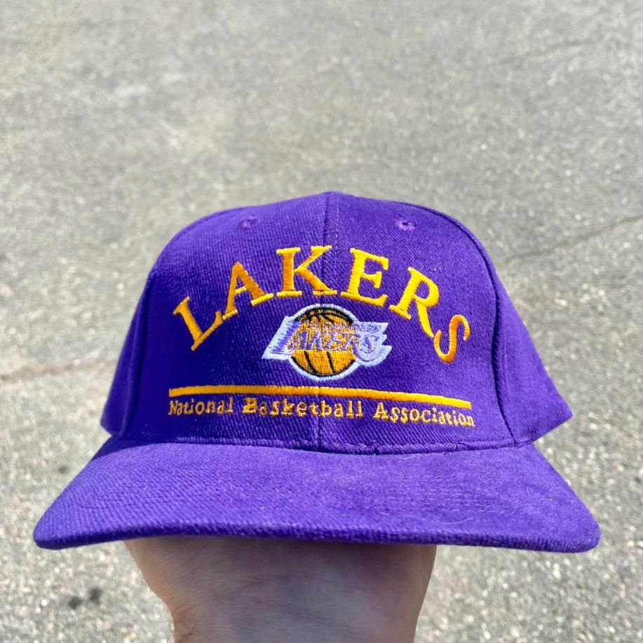 NBA × Vintage Vintage Los Angeles Lakers Spell Out Script Hat Size ONE SIZE - 3 Thumbnail