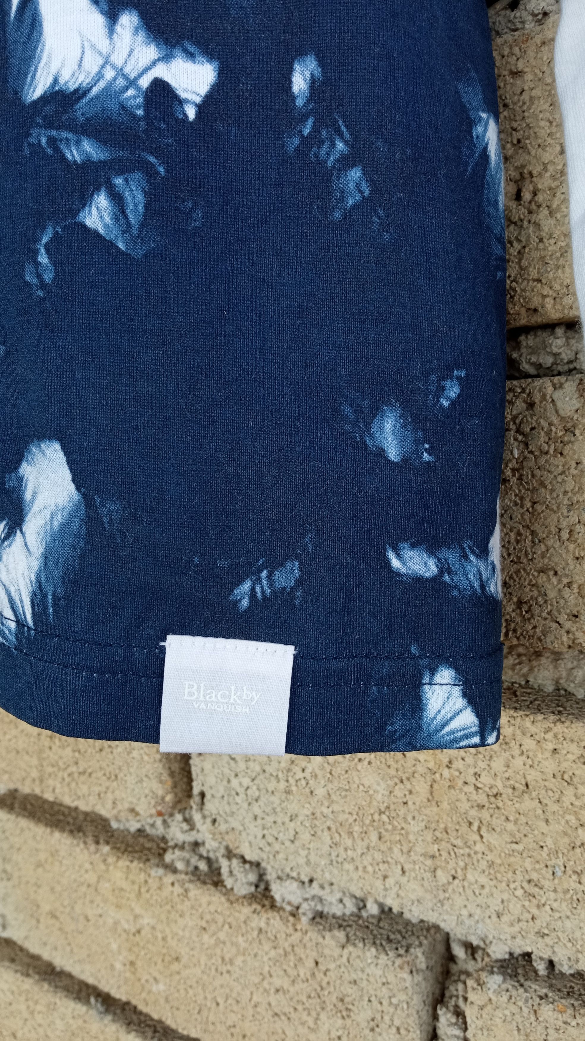 Japanese Brand × Vanquish 🔥🔥Black by Vanquish Feather Printed T-Shirt Size US S / EU 44-46 / 1 - 7 Thumbnail
