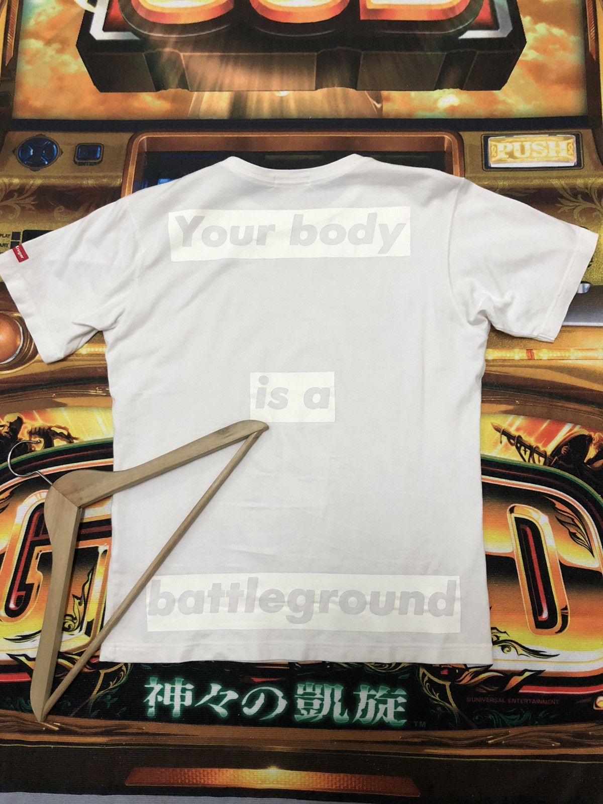 Japanese Brand VINTAGE BARBARA KRUGER YOUR BODY IS A BATTLE GROUND SHIRT Size US S / EU 44-46 / 1 - 6 Thumbnail
