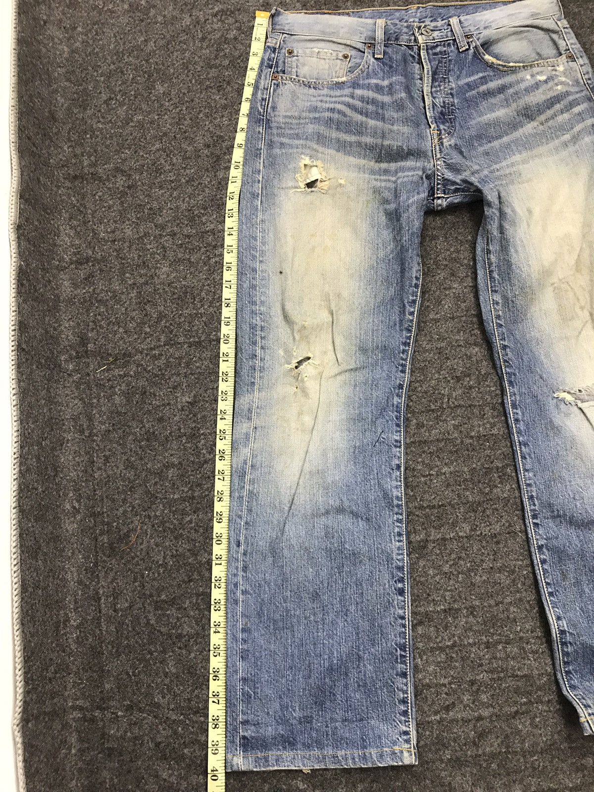 Levi's Vintage Clothing Levi’s 501 Blue Denim Jeans Distressed Vintage Size US 31 - 19 Thumbnail