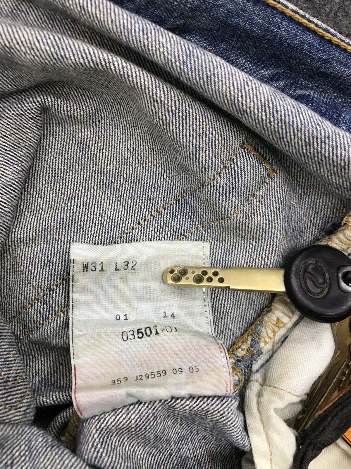 Levi's Vintage Clothing Levi’s 501 Blue Denim Jeans Distressed Vintage Size US 31 - 16 Thumbnail