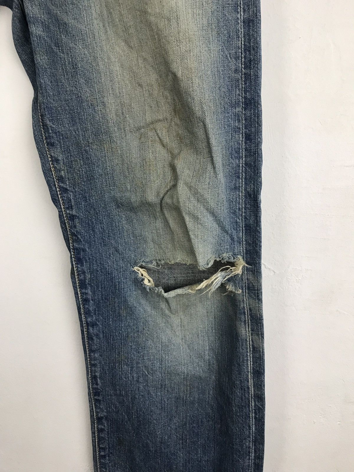 Levi's Vintage Clothing Levi’s 501 Blue Denim Jeans Distressed Vintage Size US 31 - 8 Thumbnail