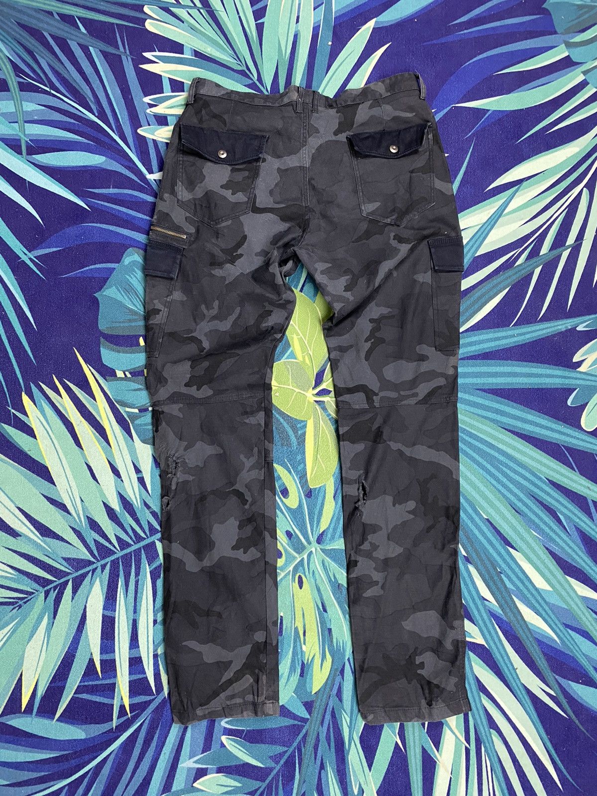 Japanese Brand Semantic design Camo cargo pant style Size US 32 / EU 48 - 2 Thumbnail