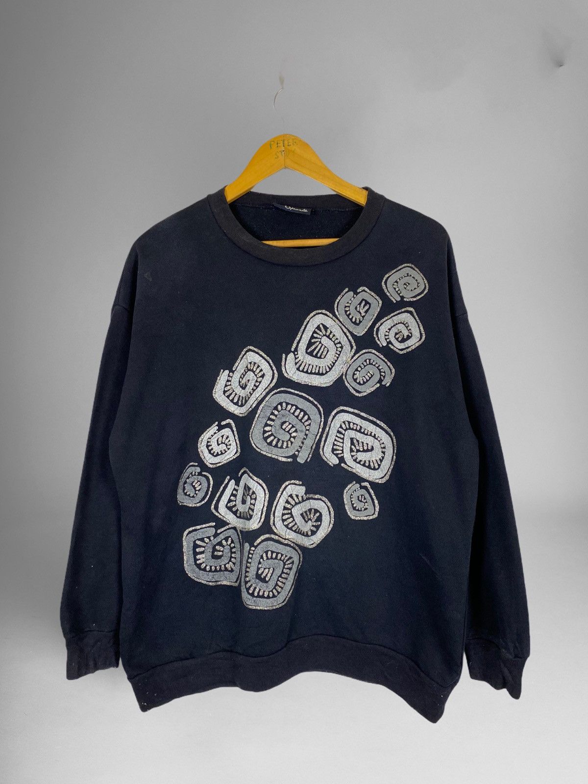 image of Vintage Kt Sports Sweater Art Design in Black, Men's (Size Medium)