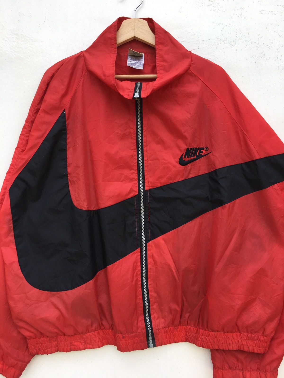 Nike Vintage Red Nike Big Black Logo Swoosh Windbreaker Size US XL / EU 56 / 4 - 4 Thumbnail