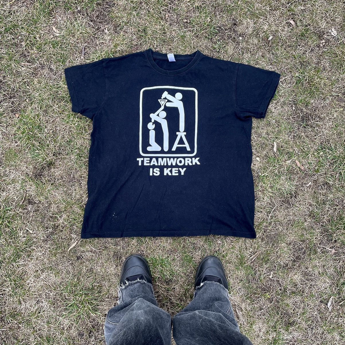 Vintage Y2K ADULT Funny Tee TeamWork Key L
