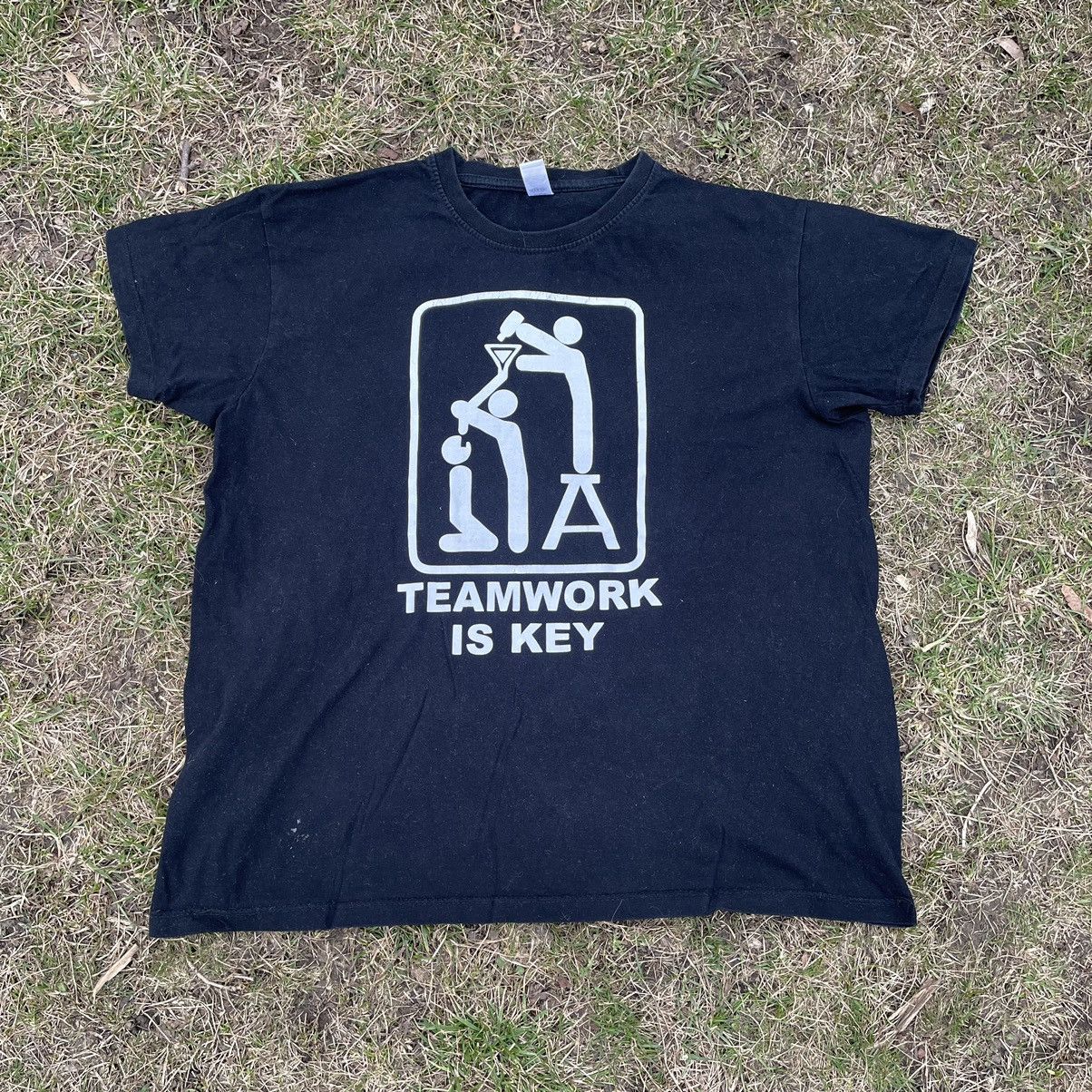 Vintage Vintage Y2K Graphic Tee Teamwork Is Key Faded Black Grunge L Size US L / EU 52-54 / 3 - 3 Thumbnail