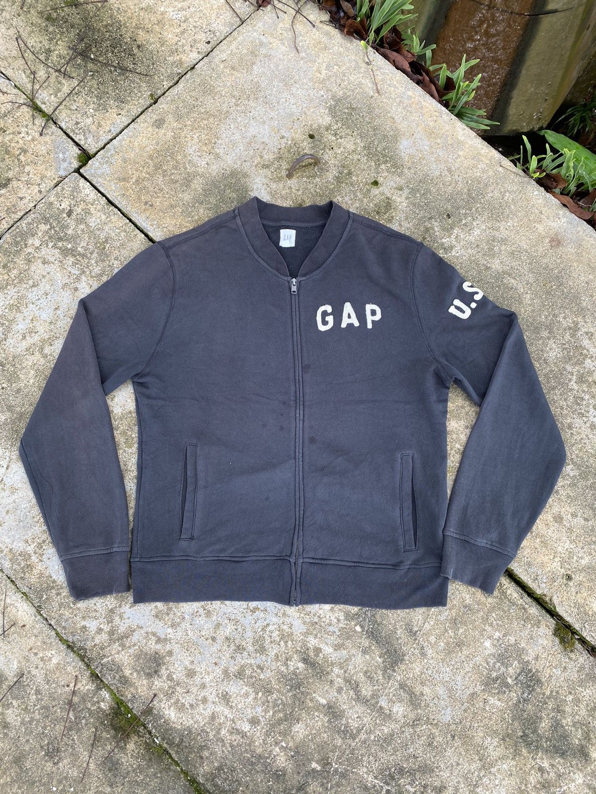 image of Gap Spellout Arch Bombe Zip Up Jacket in Grey Sun Faded, Men's (Size Large)