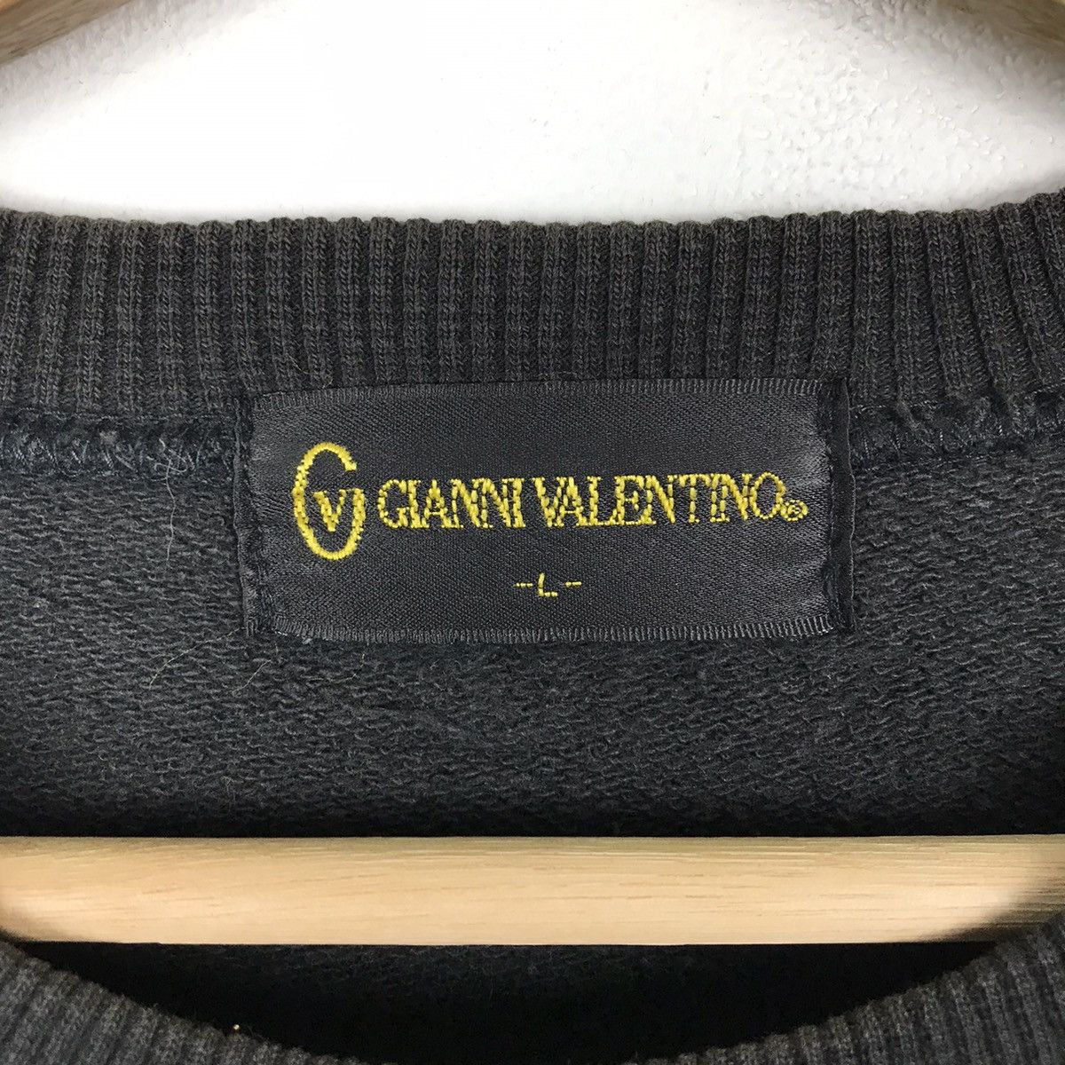 Gianni Valentino Last Drop‼️ Gianni Valentino Gold Embroidered Logo Sweatshirt Size US L / EU 52-54 / 3 - 4 Thumbnail