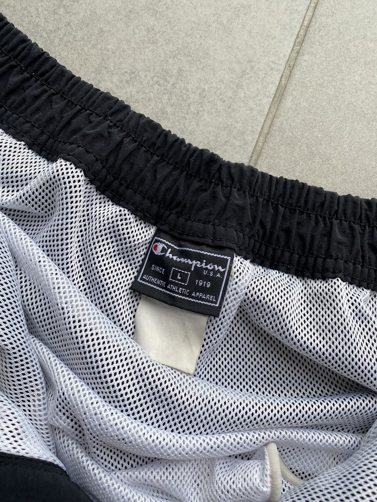 Champion Vintage Champion Shorts Size US 34 / EU 50 - 4 Thumbnail
