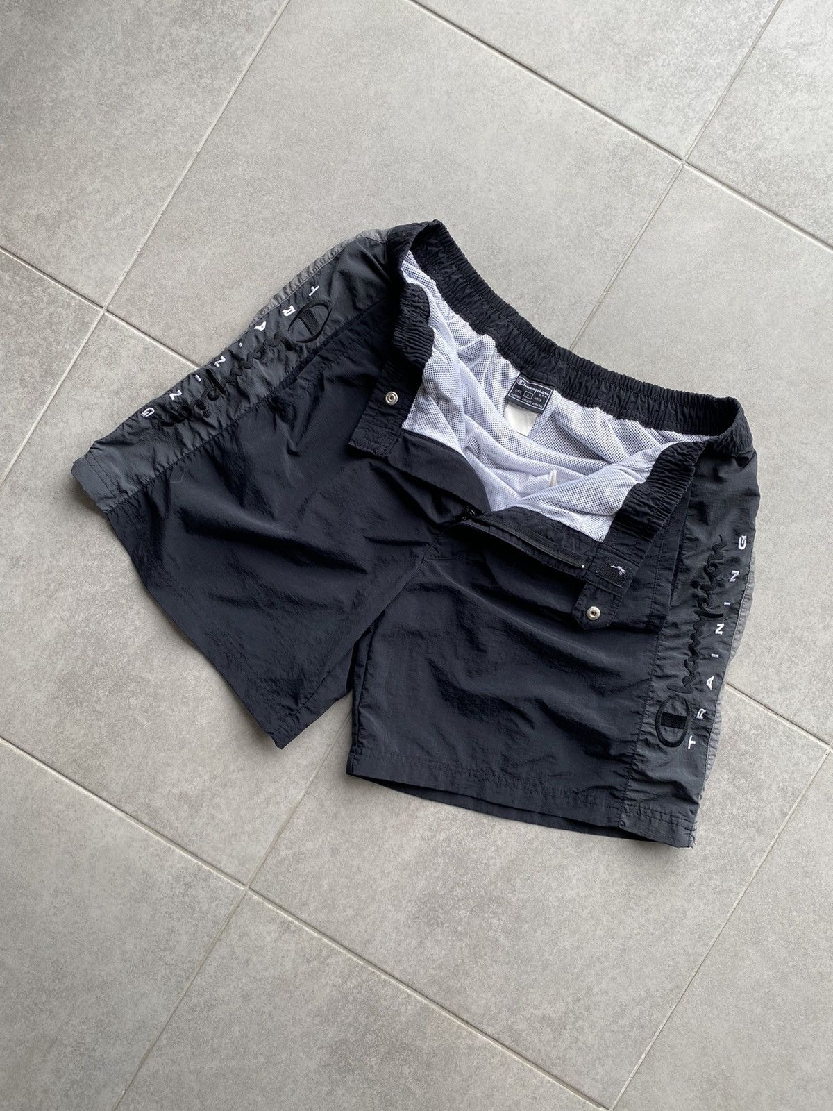 Champion Vintage Champion Shorts Size US 34 / EU 50 - 1 Thumbnail