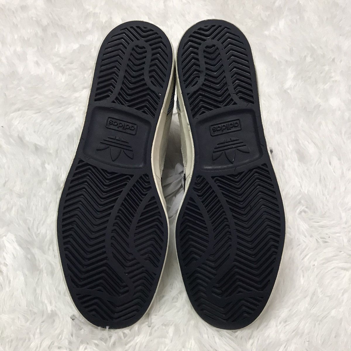 Adidas Adidas Hi Top Hard Court Size US 10 / EU 43 - 9 Thumbnail