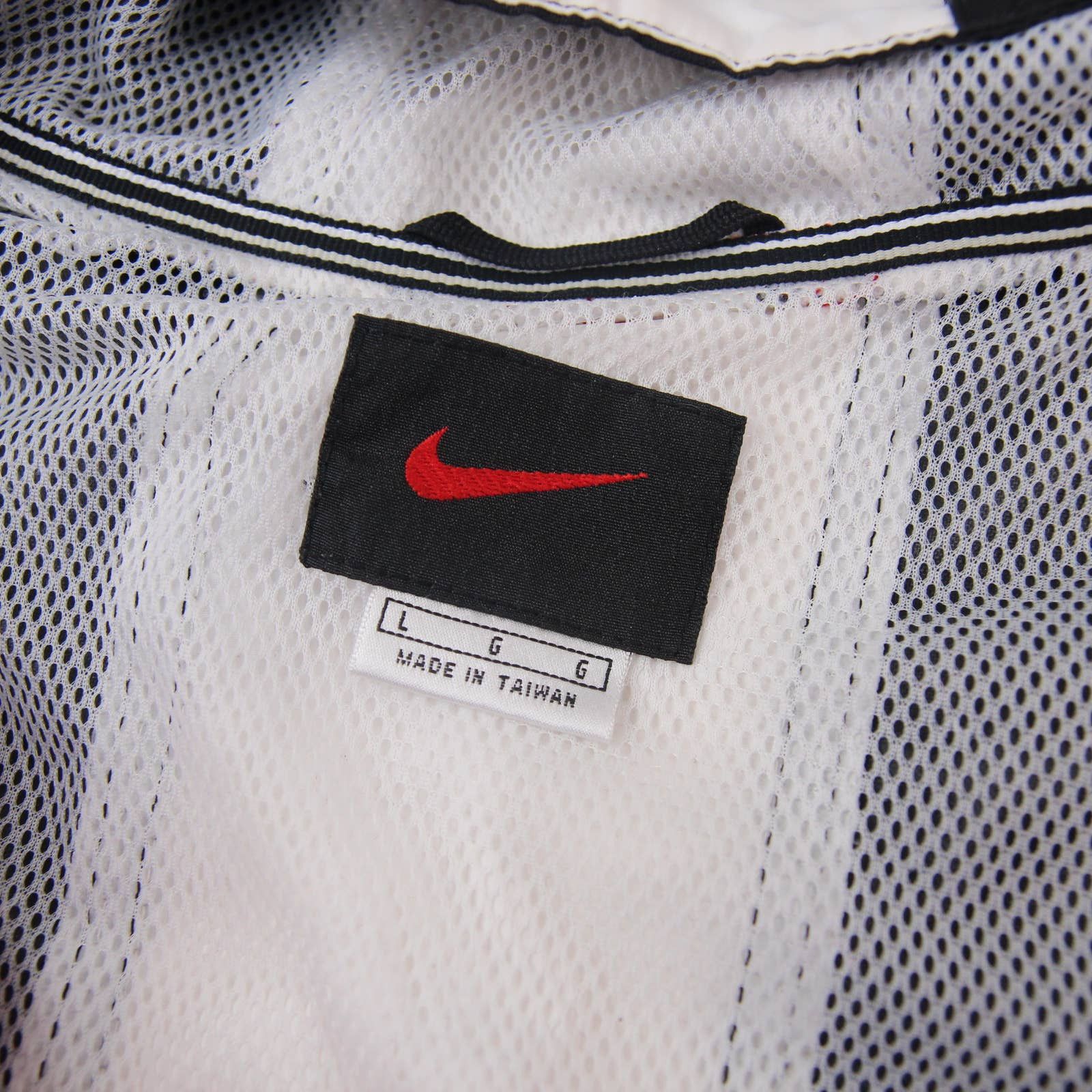Nike Vintage Nike Windbreaker Jacket Size US L / EU 52-54 / 3 - 5 Thumbnail