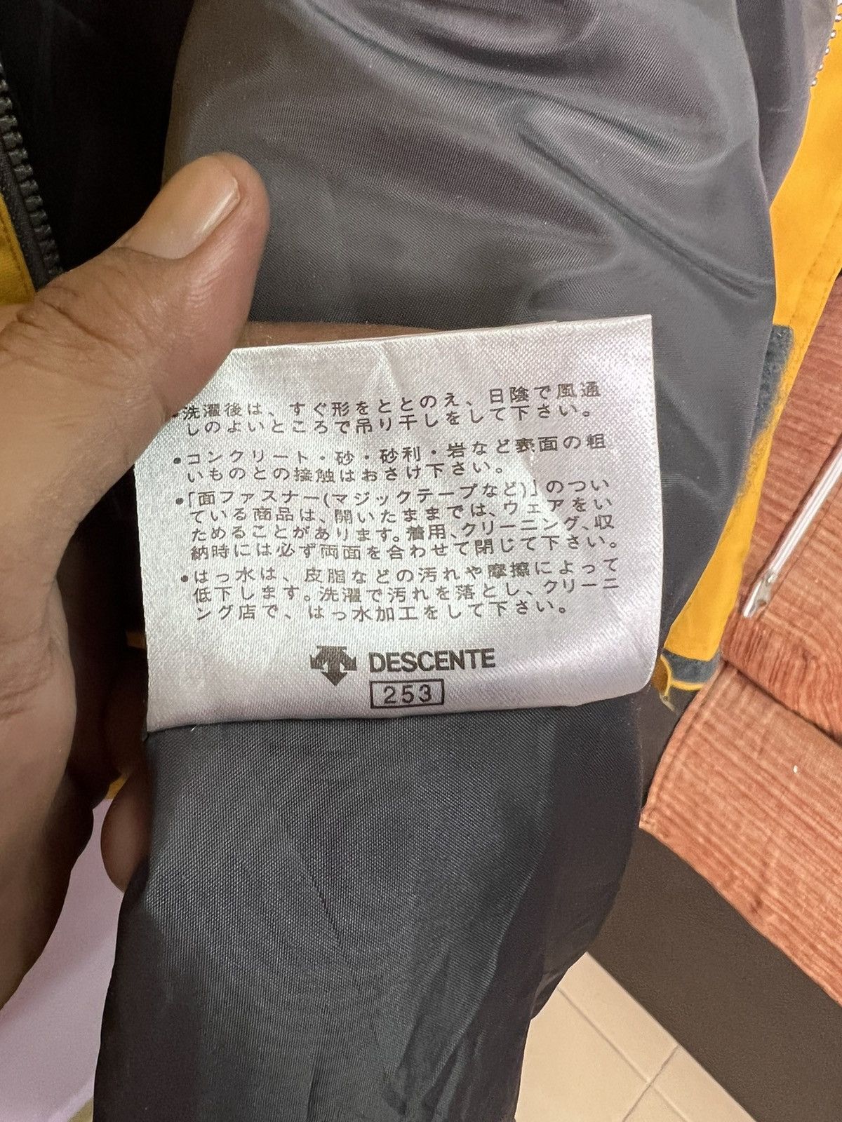 Descente 🔥Yellow Descente Skiing Jackets Size US M / EU 48-50 / 2 - 21 Thumbnail