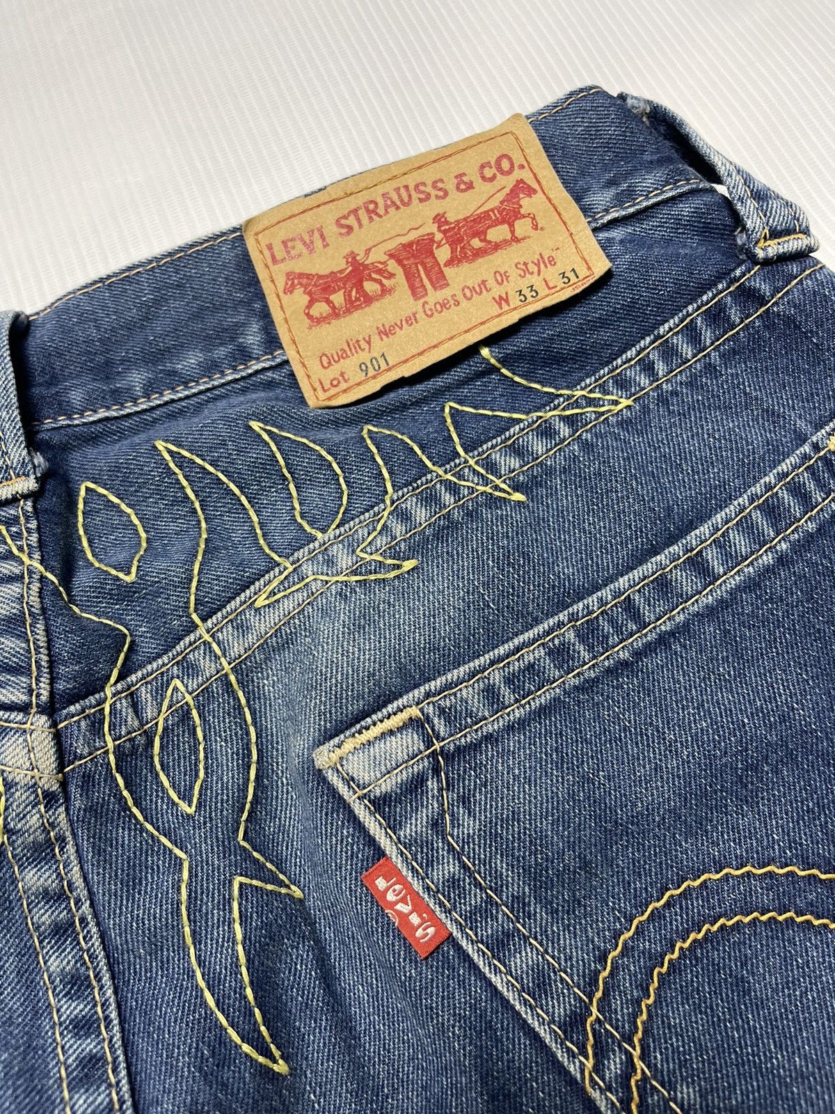 Levi's Levi's Lot 901 Fire Embroidered Jeans Size US 32 / EU 48 - 16 Thumbnail
