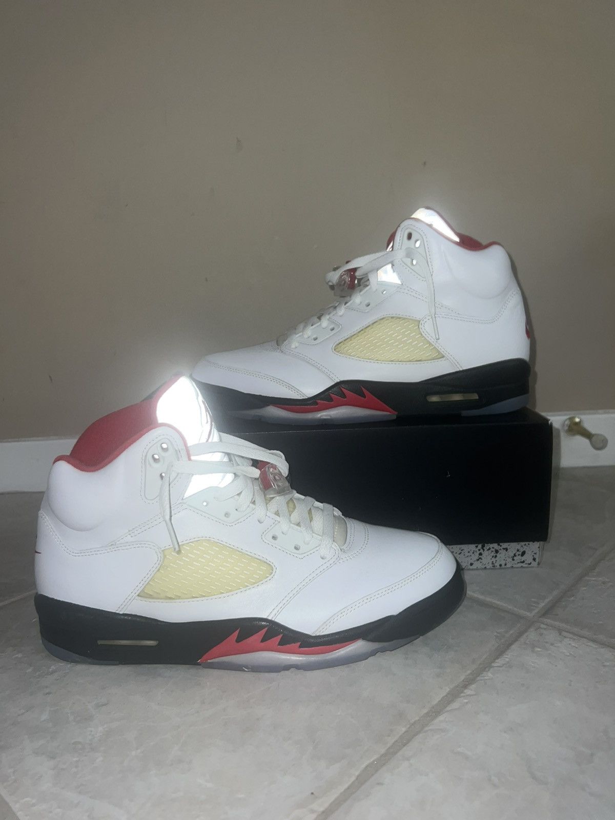 Pre-owned Jordan Nike Jordan 5 Retro Fire Red Silver Tongue 2020 Size 11 Shoes In White