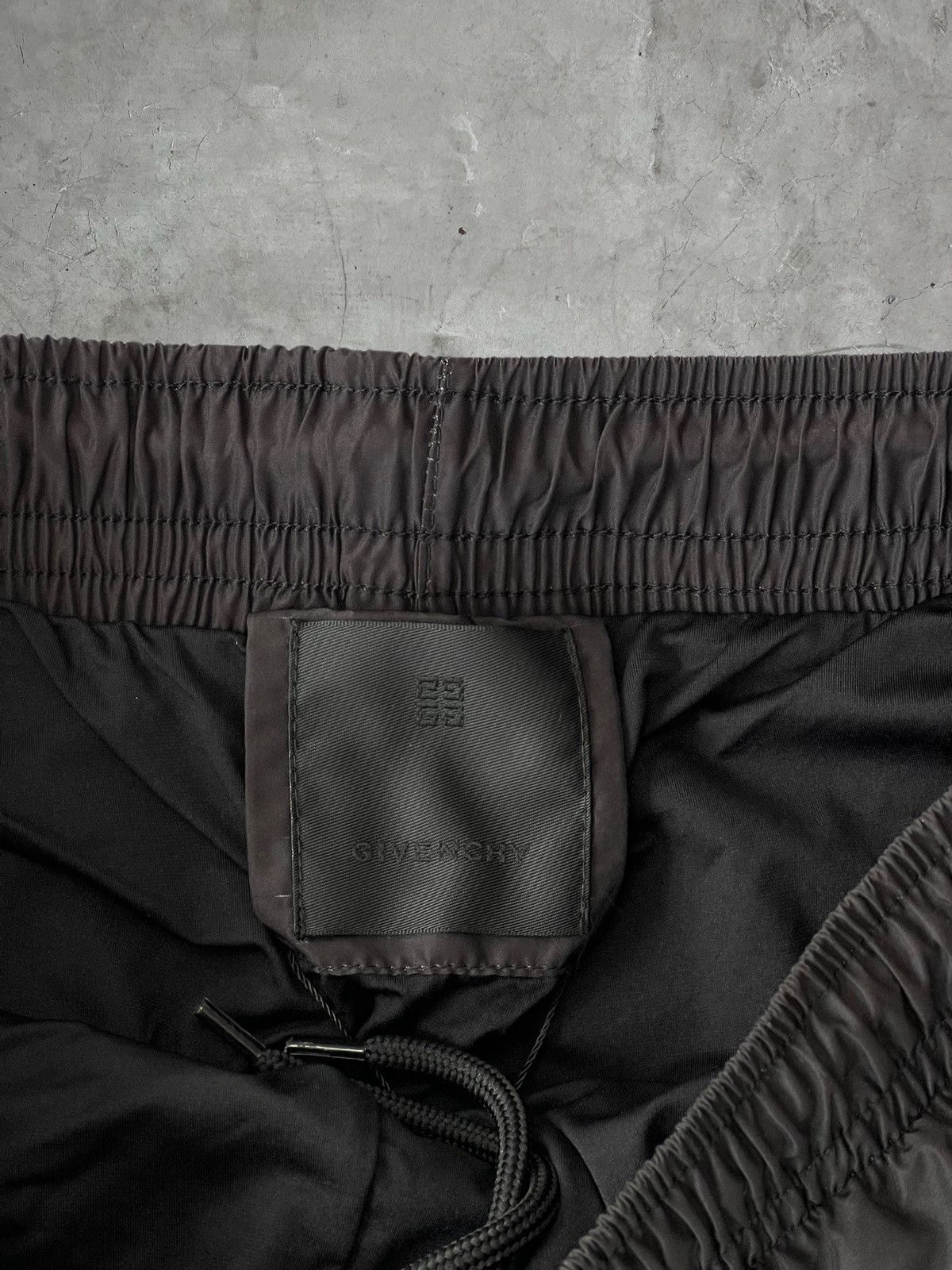 Givenchy Givenchy Chito Dog Swim Shorts Size US 32 / EU 48 - 6 Thumbnail