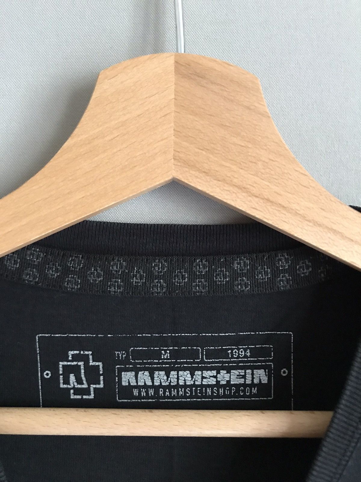 Band Tees RAMMSTEIN MANCHE FUHREN Official Merch T-shirt Size US M / EU 48-50 / 2 - 6 Thumbnail