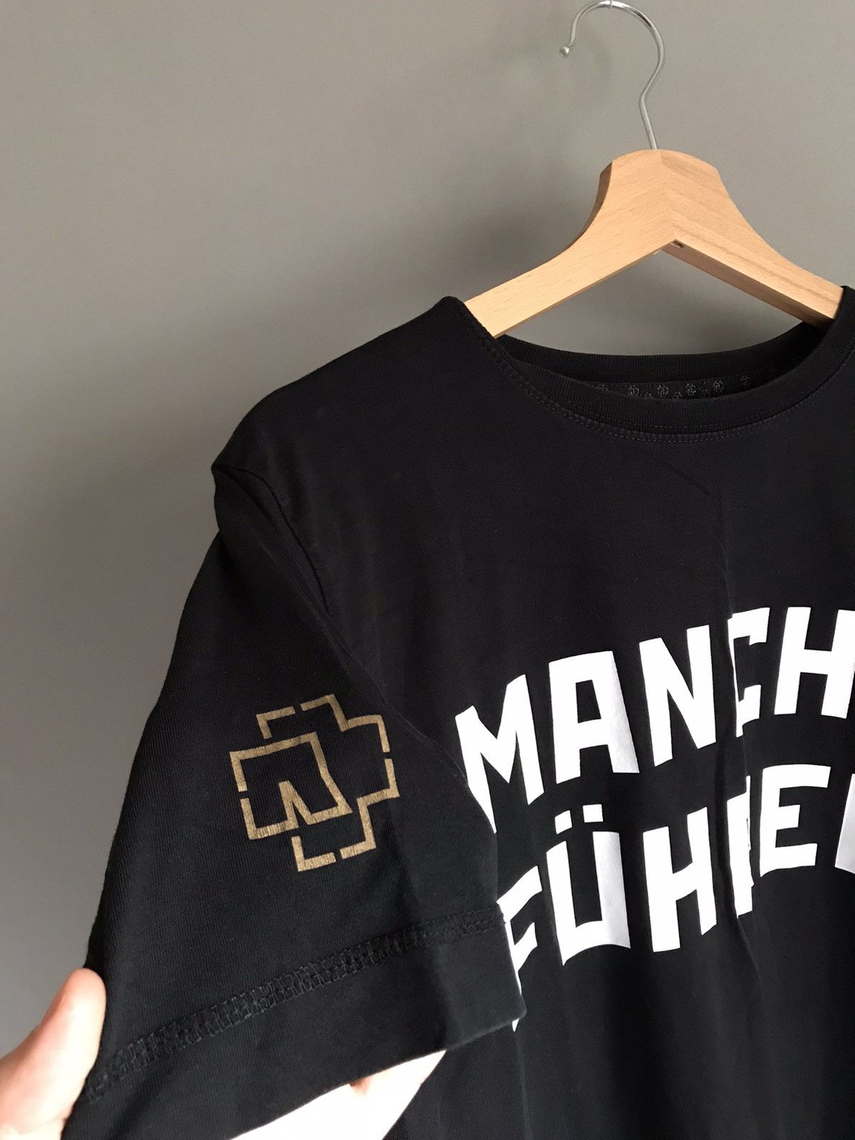Band Tees RAMMSTEIN MANCHE FUHREN Official Merch T-shirt Size US M / EU 48-50 / 2 - 4 Thumbnail