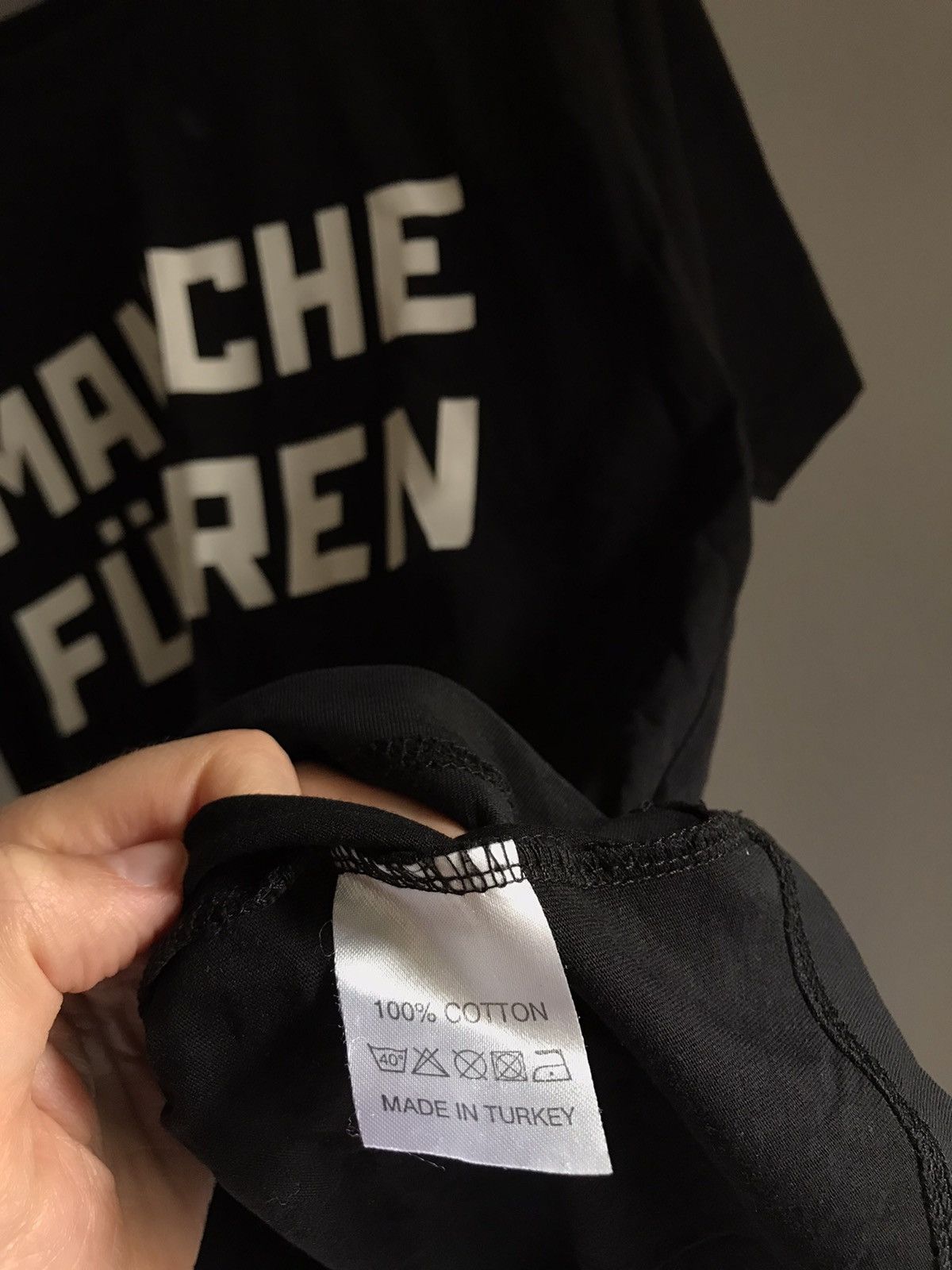 Band Tees RAMMSTEIN MANCHE FUHREN Official Merch T-shirt Size US M / EU 48-50 / 2 - 5 Thumbnail
