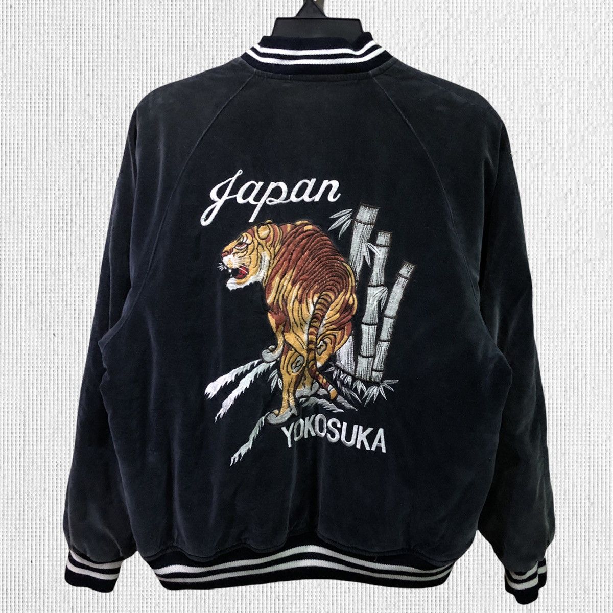 Other Sukajan Japan Yokosuka Embroidery Souvenirs Velvet Jacket Size US M / EU 48-50 / 2 - 2 Thumbnail