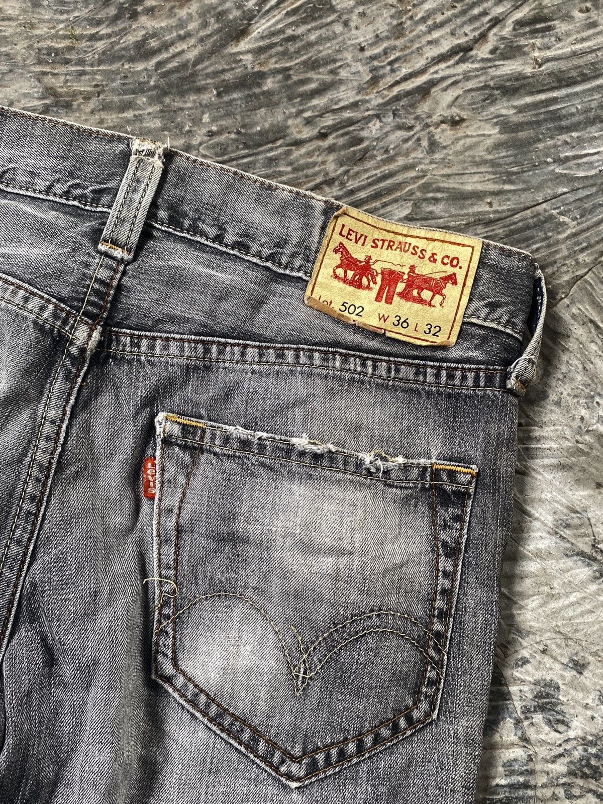 Levi's 🔥BINDING NOW🔥Distressed Blue Vintage Levi’s 502 Size US 38 / EU 54 - 11 Thumbnail