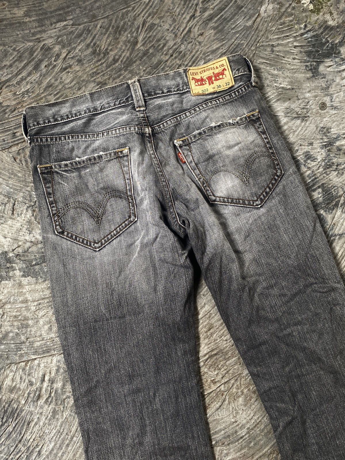Levi's 🔥BINDING NOW🔥Distressed Blue Vintage Levi’s 502 Size US 38 / EU 54 - 10 Thumbnail