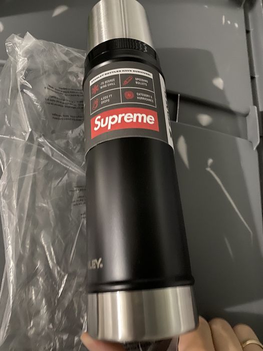 Supreme Supreme Stanley 20 oz Vacuum Insulated Bottle Black FW19