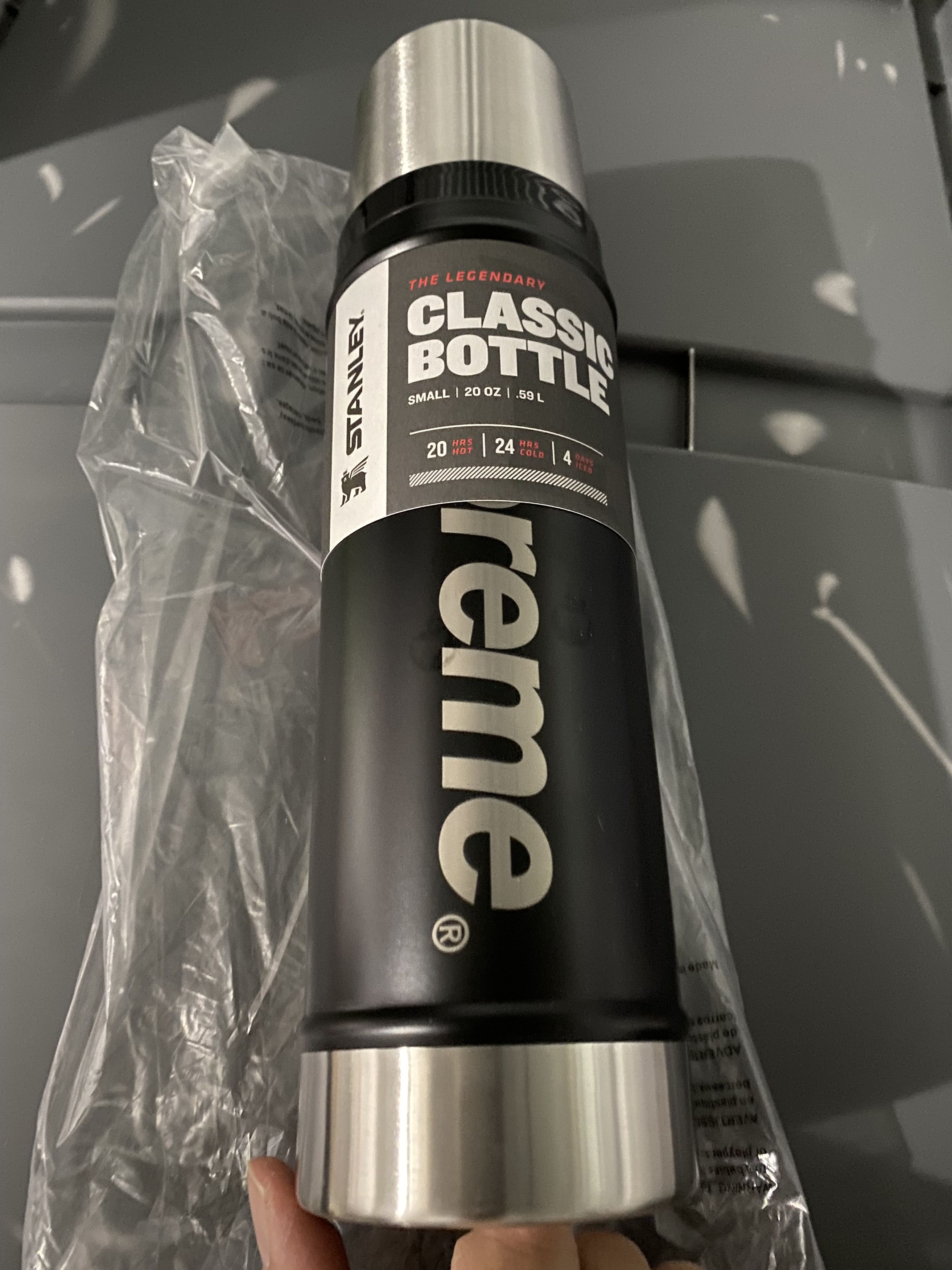 Supreme Supreme Stanley 20 oz Vacuum Insulated Bottle Black FW19 Size ONE SIZE - 2 Thumbnail