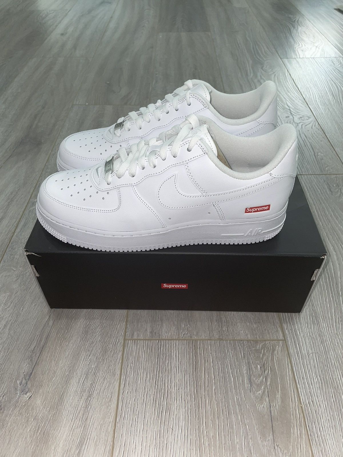 Pre-owned Nike X Supreme White Air Force 1 Shoes