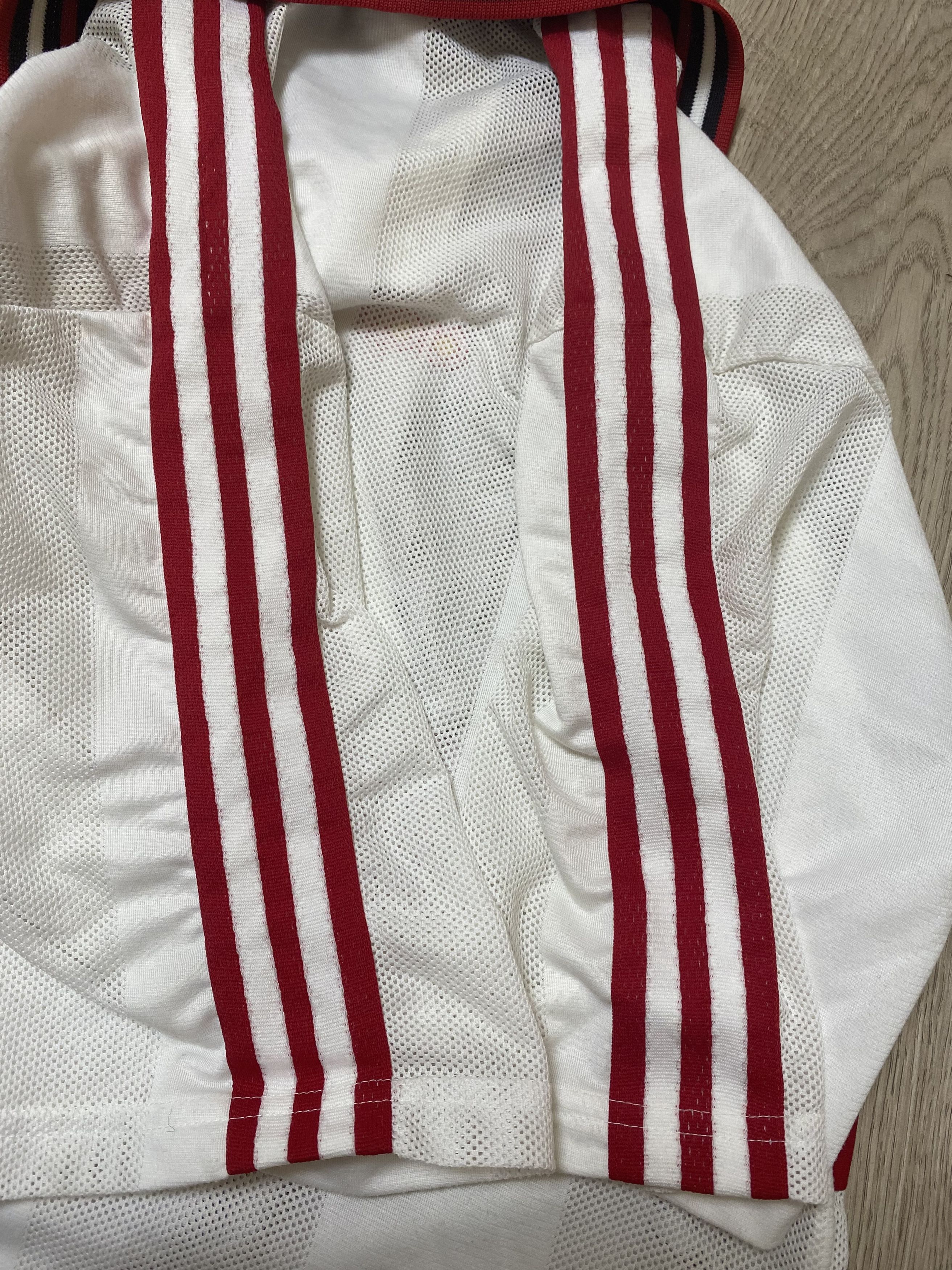 Adidas VFB STUTTGART 1997 1998 HOME FOOTBALL SHIRT SOCCER JERSEY Size US S / EU 44-46 / 1 - 5 Thumbnail