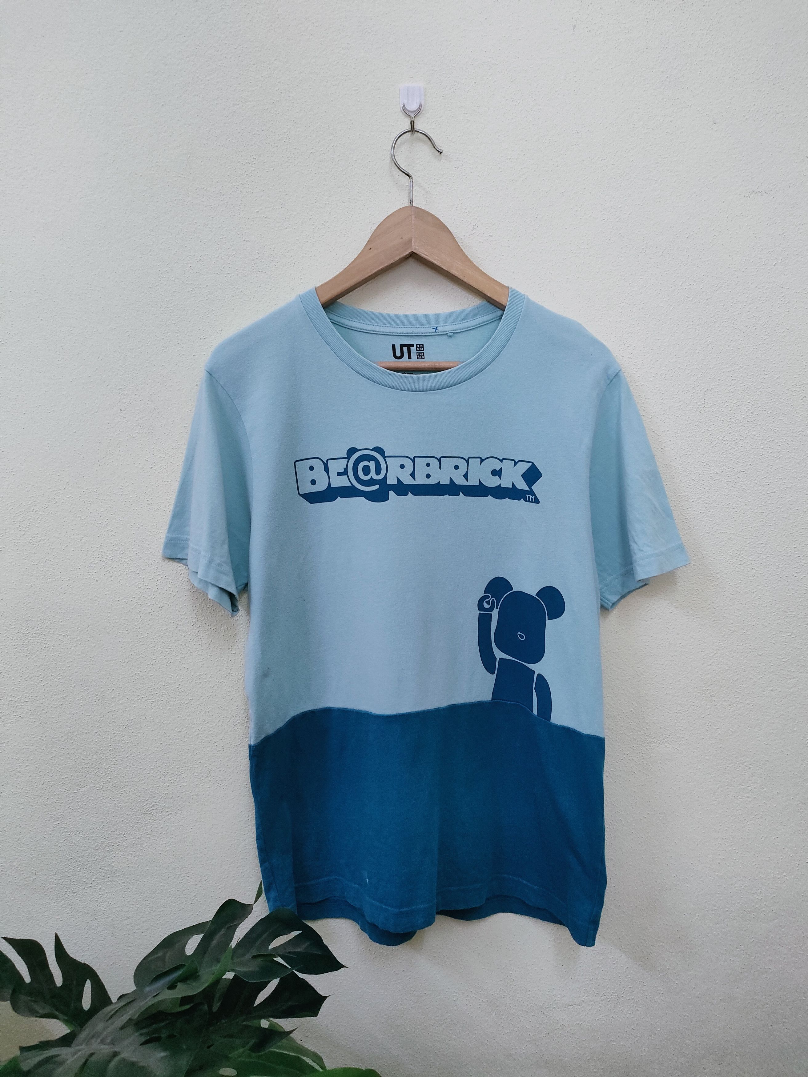 Medicom Toy Barberick Medicomtoy x Uniqlo T-shirt Size US M / EU 48-50 / 2 - 1 Thumbnail
