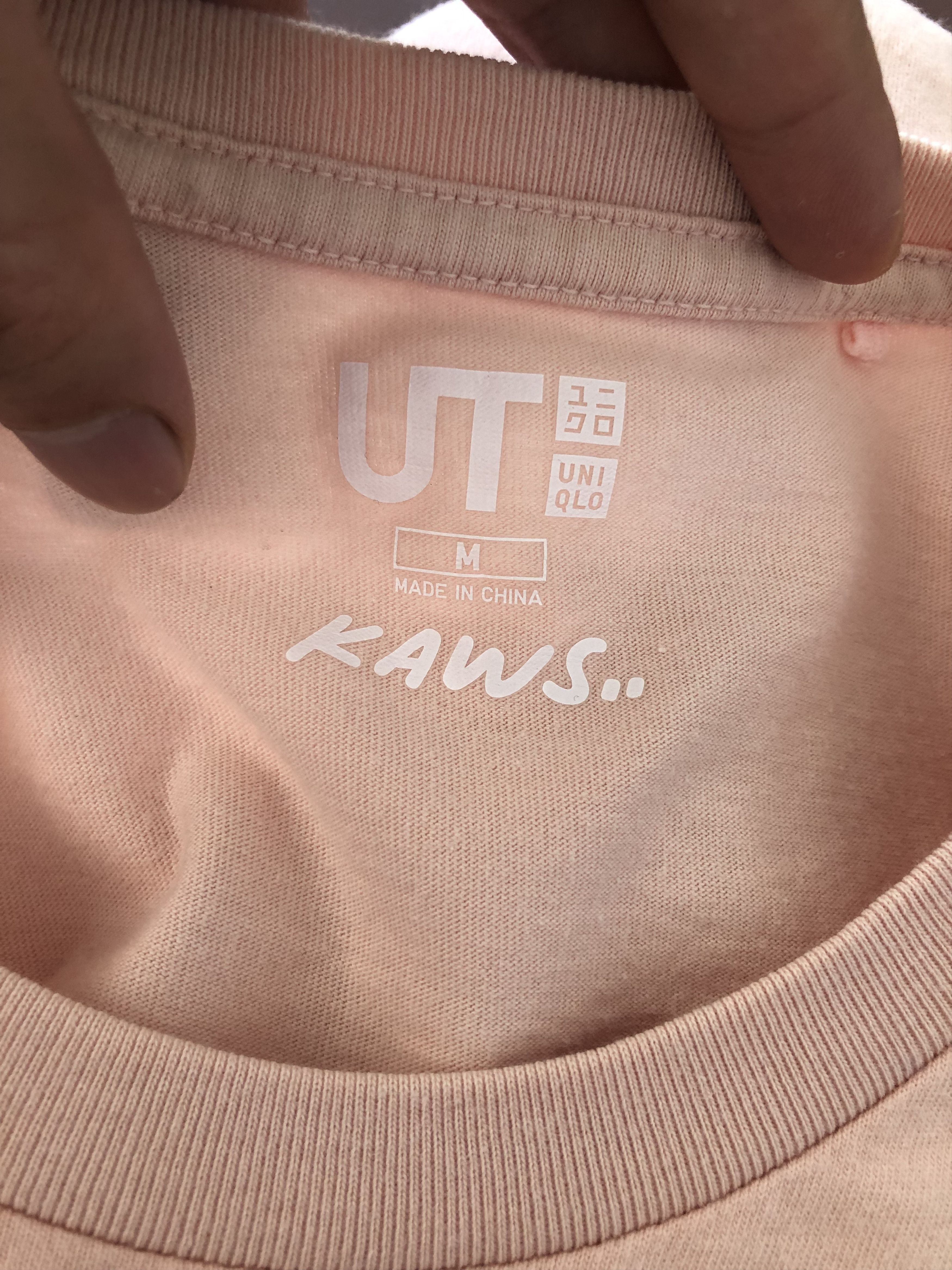 Kaws × Uniqlo KAWS X UNIQLO SINGLE STITCH Size US M / EU 48-50 / 2 - 8 Thumbnail