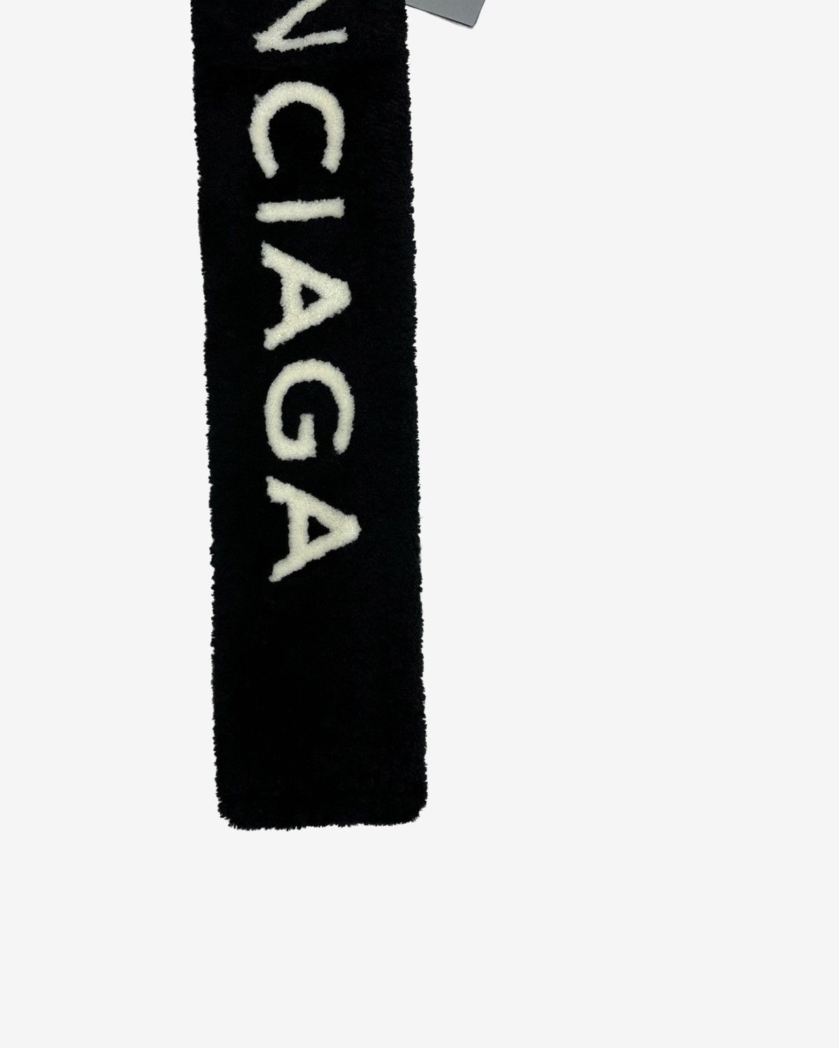Balenciaga *3k* Balenciaga XL Real Fur Logo Scarf Size ONE SIZE - 6 Thumbnail