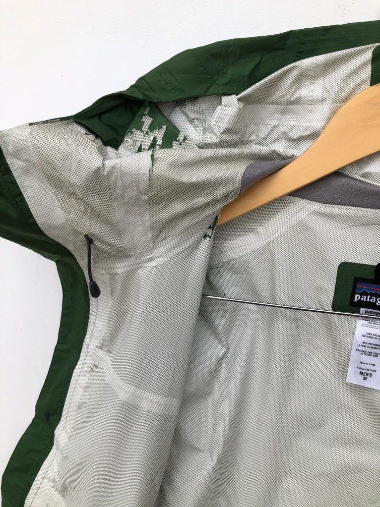 Patagonia LIGHTWEIGHT H2NO WATERPROOF WINDBREAKER Size US M / EU 48-50 / 2 - 13 Thumbnail