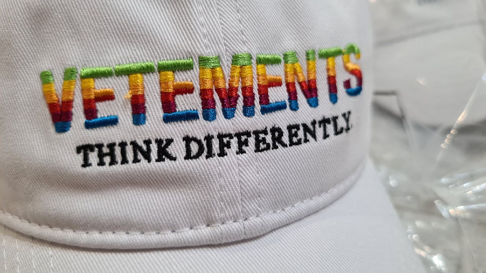 Vetements Vetements Think Differently Logo Cap Size ONE SIZE - 4 Thumbnail