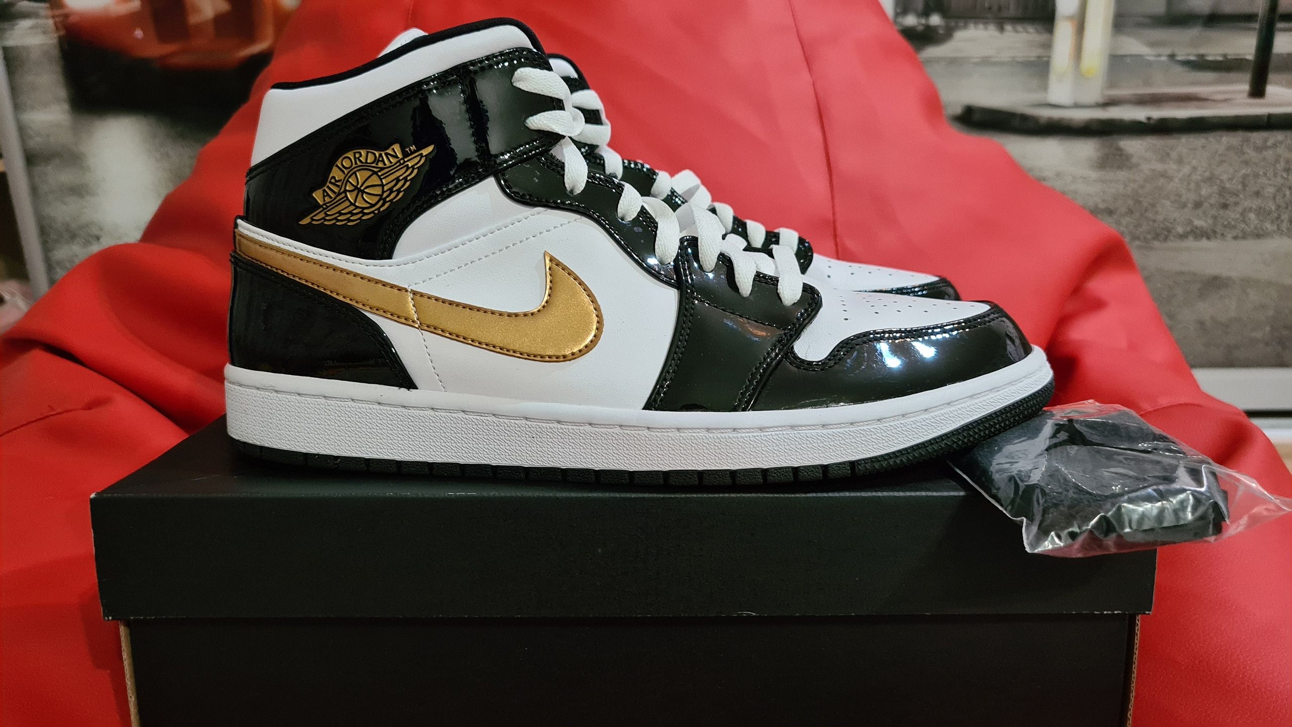 Jordan Brand Air Jordan 1 Mid Patent Black Gold Size US 11.5 / EU 44-45 - 3 Thumbnail