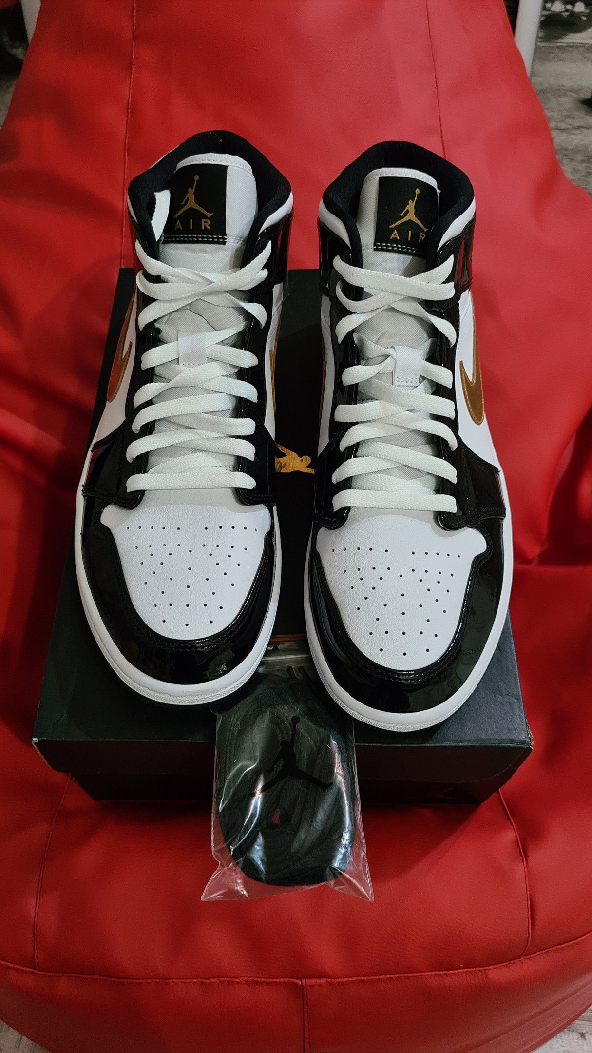 Jordan Brand Air Jordan 1 Mid Patent Black Gold Size US 11.5 / EU 44-45 - 4 Thumbnail