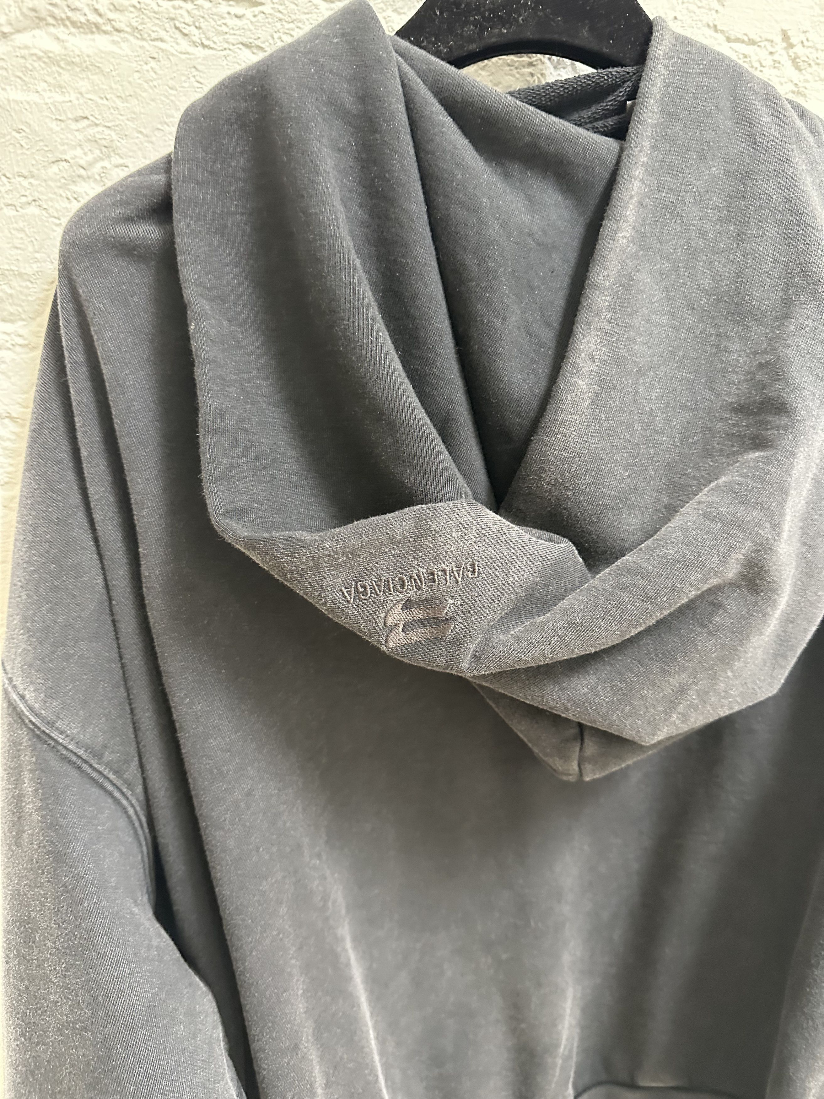 Balenciaga Balenciaga Hoodie Size 2 Size US M / EU 48-50 / 2 - 5 Thumbnail