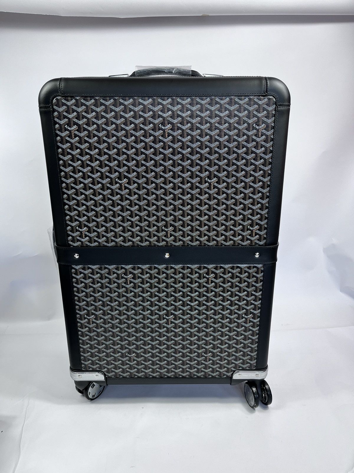 Goyard rolling outlet luggage