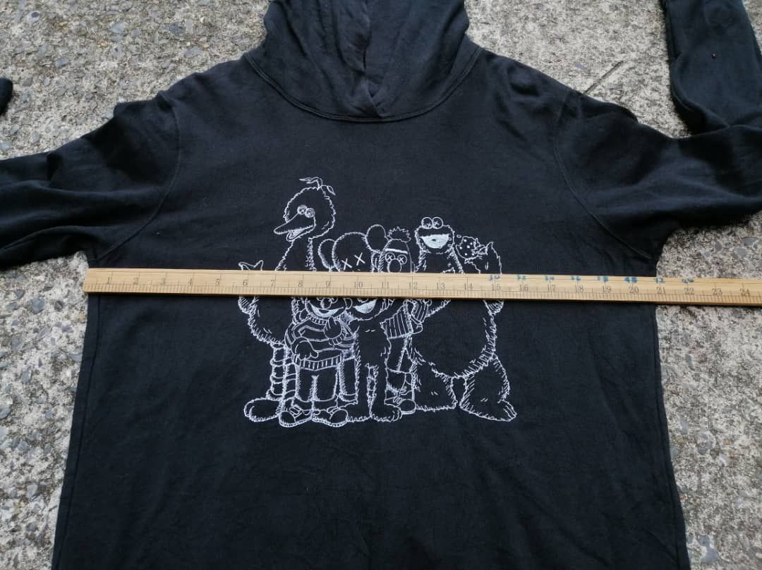 Kaws × Uniqlo Uniqlo X Kaws Sesame Street Hoodie Size US M / EU 48-50 / 2 - 3 Thumbnail
