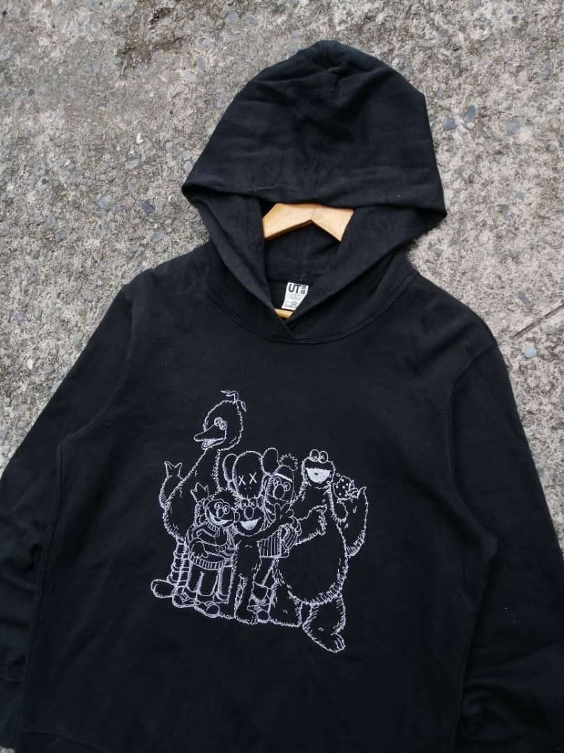 Kaws × Uniqlo Uniqlo X Kaws Sesame Street Hoodie Size US M / EU 48-50 / 2 - 2 Thumbnail